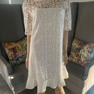 ADRIANNA PAPELL (P5) WHITE LACE DRESS SIZE 12